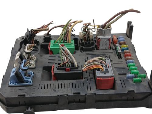 Used Fuse box Fuse box 20836100 20836100