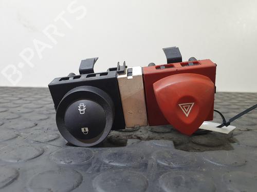 Przełącznik świateł awaryjnych RENAULT MEGANE II Saloon (LM0/1_) 1.9 dCi (LM0G, LM1G, LM2C) 8200095493 |