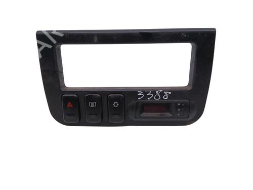 Mittelkonsole MITSUBISHI GALLOPER (JK-01) 2.5 TD intercooler (99 hp) 31841570