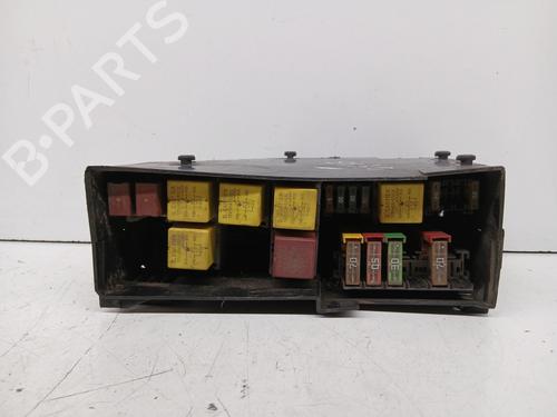 Used Fuse box RENAULT MASTER II Van (FD) 2.5 dCi (120 hp) 28004989