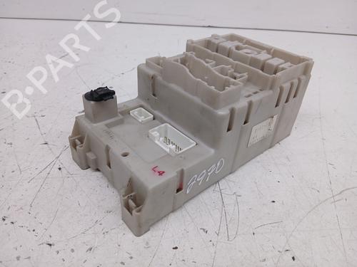 Used Fuse box TOYOTA RAV 4 II (_A2_) 2.0 4WD (ACA21, ACA20) (150 hp) 30551660