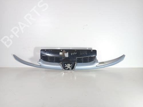 Used Grille PEUGEOT 206 CC (2D) 1.6 16V (2DNFUF, 2DNFUR) (109 hp) 22891110