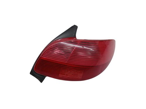 Feu arrière droit PEUGEOT 206 Hatchback (2A/C) 1.6 16V (109 hp) 31873237