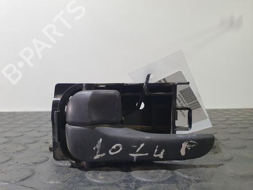 Używane Klamka wewnętrzna drzwi przednich lewych HYUNDAI SANTAMO [1998-2002]  32323820