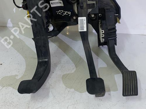 Clutch pedal FIAT DUCATO Van (250_) 180 Multijet 3,0 D 25863700 |