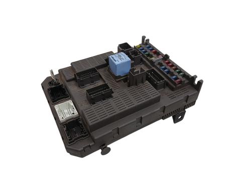 Used Fuse box Fuse box CITROËN C5 I (DC_) 2.2 HDi (DC4HXB, DC4HXE) (133 hp) 20834696 20834696