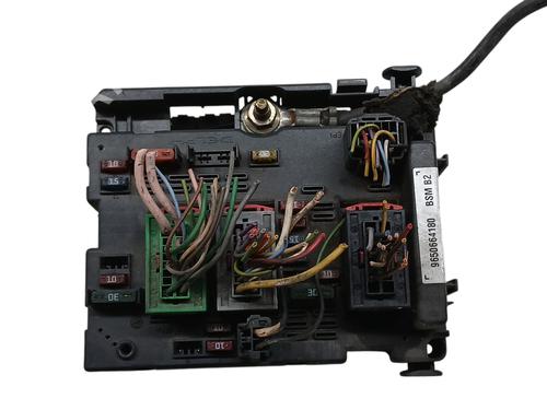 Used Fuse box Fuse box 37995767 37995767