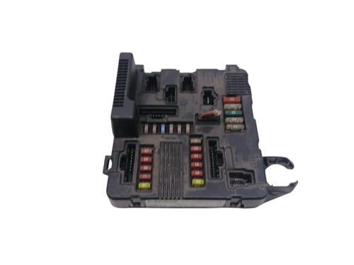 Used Fuse box Fuse box RENAULT MEGANE II Saloon (LM0/1_) 1.9 dCi (LM0G, LM1G, LM2C) (120 hp) 33952522 33952522