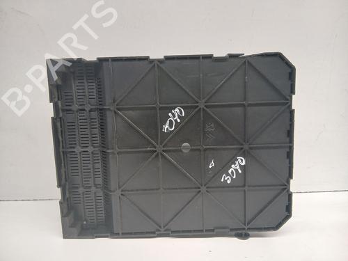 Fuse box PEUGEOT 308 I (4A_, 4C_) | BP30508433E1