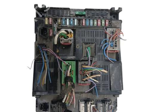 Used Fuse box Fuse box 39494393 39494393