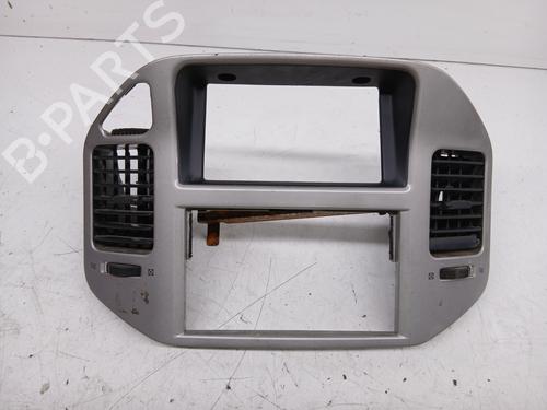 Used Air vent MITSUBISHI PAJERO III (V7_W, V6_W) [1999-2007]  26040157