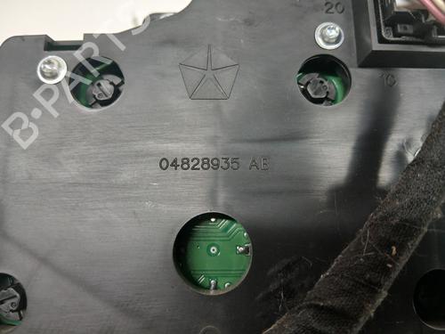 Instrument cluster JEEP CHEROKEE (KJ) | BP27600725C47