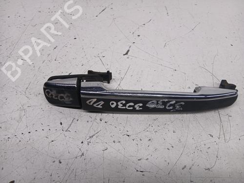 front-right-exterior-door-handle-mercedes-benz-m-class-w163-1998-1999-2000-2001-2002-2003-2004-2005-33942446 main image