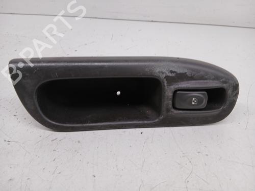 Interrupteur de vitre avant droite RENAULT SCÉNIC I MPV (JA0/1_, FA0_) [1999-2010]  31971260