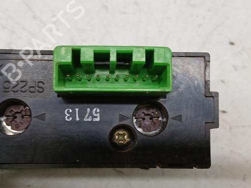 Switch SUZUKI JIMNY Closed Off-Road Vehicle (SN) 1.5 DDiS 4x4 | BP29610923I30 