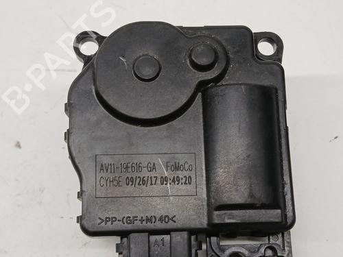 Moteur de chauffage FORD TOURNEO COURIER B460 MPV 1.5 TDCi (75 hp) 28168365