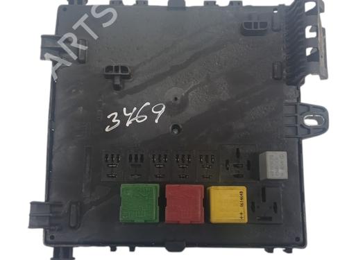 Used Fuse box Fuse box OPEL VECTRA C GTS (Z02) 2.2 DGi (F68) (155 hp) 33673933 33673933