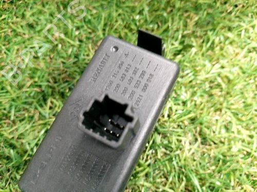 warning-switch-renault-megane-iii-hatchback-bz01_-b3_-2008-36442828 main image