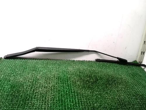 Used Front windshield wiper arm RENAULT CLIO IV Grandtour (KH_) 1.2 16V (73 hp) 21565090