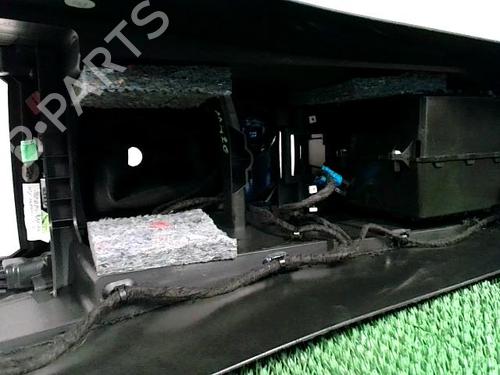 Console centrale Console centrale PEUGEOT 308 II (LB_, LP_, LW_, LH_, L3_) 1.6 HDi / BlueHDi 115 (115 hp) 34386533 34386533