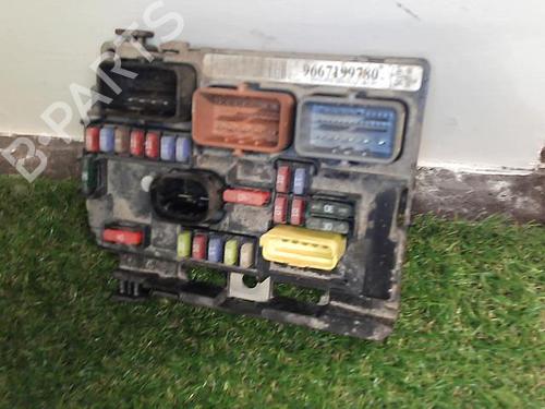 Used Fuse box Fuse box CITROËN C3 II (SC_) 1.4 HDi 70 (SC8HZC, SC8HR0, SC8HP4) (68 hp) 22092330 22092330
