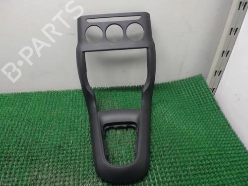 Used Middle console Middle console CITROËN C3 II (SC_) 1.4 HDi 70 (SC8HZC, SC8HR0, SC8HP4) (68 hp) 22086546 22086546