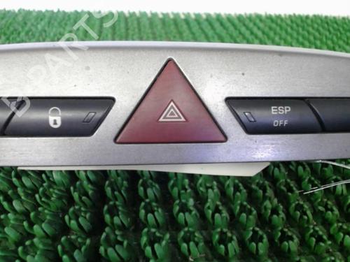 Used Warning switch PEUGEOT 308 I (4A_, 4C_) 1.6 HDi (112 hp) 22077988