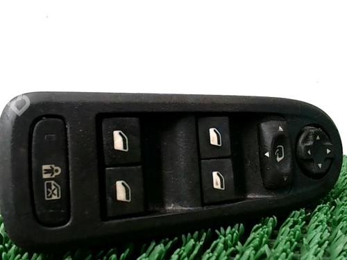 Used Left front window switch Left front window switch CITROËN C5 III (RD_) 2.0 HDi 140 (RDRHF8, RDRHFA, RDRHA8, RDRHAJ) (140 hp) 29847860 29847860