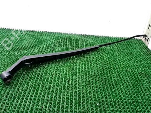 Used Front windshield wiper arm TOYOTA YARIS (_P9_) 1.4 D-4D (NLP90_, NLP90R) (90 hp) 30500082