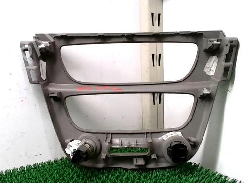 switch-renault-megane-iii-hatchback-bz01_-b3_-2008-29984588 main image