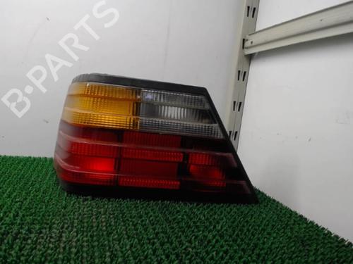 Achterlicht links MERCEDES-BENZ 124 Saloon (W124) 250 D (124.125) (94 hp) 22084581
