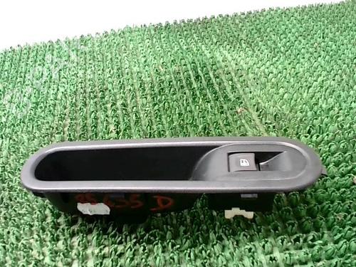 Interrupteur de vitre avant droite RENAULT TWINGO III (BCM_, BCA_) 1.0 SCe 70 (BCMB) (69 hp) 29480668