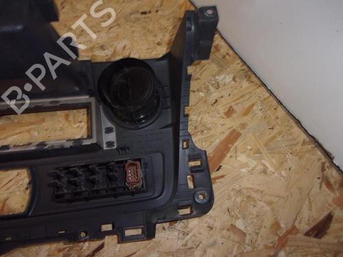 Mittelkonsole Mittelkonsole RENAULT MASTER II Van (FD) 2.5 dCi 100 (FD0U, FD0V, FD3U, FD3V, FD8U, FD8V) (99 hp) 22075680 22075680