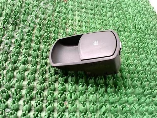 Used Right front window switch Right front window switch OPEL CORSA D (S07) 1.3 CDTI (L08, L68) (75 hp) 22091746 22091746