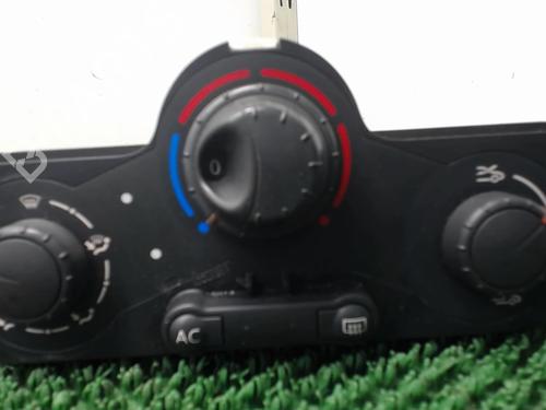 Used Climate control RENAULT CLIO III (BR0/1, CR0/1) 1.5 dCi (BR0H, CR0H, CR1S, BR1S) (106 hp) 22082017
