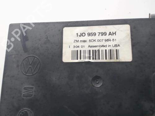 Used Fuse box VW NEW BEETLE (9C1, 1C1) 1.9 TDI (90 hp) 22076319