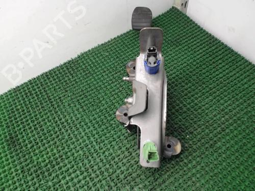 Used Clutch pedal RENAULT CLIO IV (BH_) 1.5 dCi 75 (75 hp) 25262131