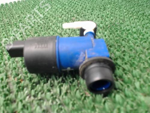 Used Washer pump Washer pump RENAULT TWINGO II (CN0_) 1.2 16V (CN04, CN0B) (75 hp) 22081968 22081968