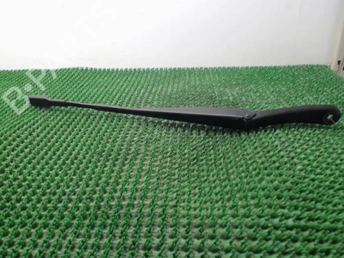 Used Front windshield wiper arm DACIA DUSTER (HS_) 1.5 dCi 4x4 (109 hp) 22077847