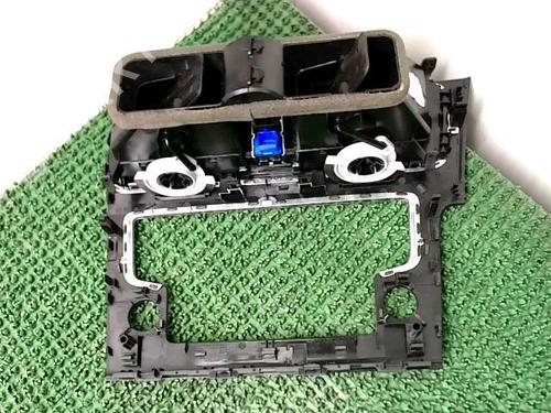 Used Air vent VW GOLF VII (5G1, BQ1, BE1, BE2) 1.6 TDI (105 hp) 22091548