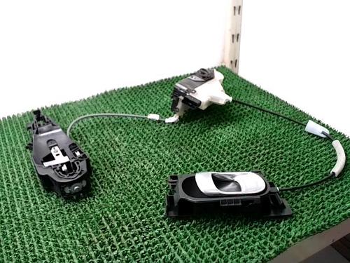 Used Front left lock Front left lock CITROËN C3 III (SX) 1.5 BlueHDi 100 (SXYHYP, SXYHTU) (102 hp) 22892718 22892718