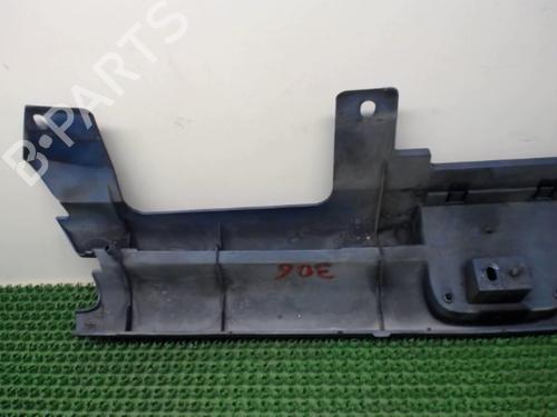 Grill PEUGEOT 306 Hatchback (7A, 7C, N3, N5) 1.9 DT | BP22077825C40 
