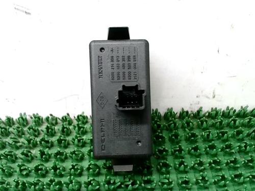 warning-switch-renault-megane-iii-hatchback-bz01_-b3_-2008-24531697 main image