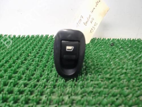 Used Right front window switch Right front window switch PEUGEOT 1007 (KM_) 1.4 HDi (68 hp) 22077240 22077240