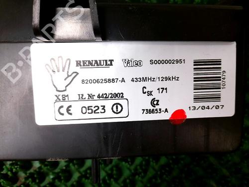 Used Card reader Card reader RENAULT ESPACE IV (JK0/1_) 2.2 dCi (JK07) (139 hp) 32161812 32161812