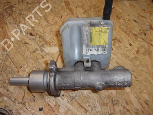 Used Brake master cylinder RENAULT MASTER II Van (FD) 2.5 dCi 100 (FD0U, FD0V) (99 hp) 22075657