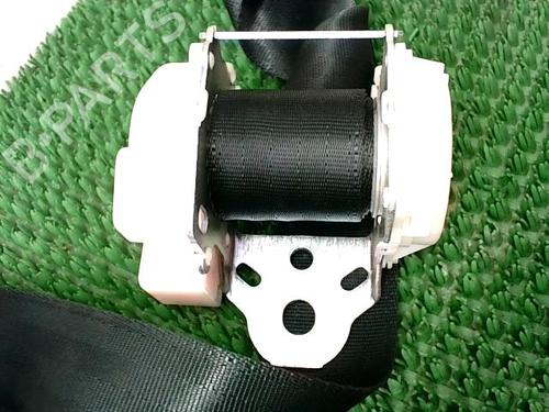 Gurtstraffer Mitte TOYOTA YARIS (_P9_) 1.4 D-4D (NLP90_, NLP90R) | BP30628914C91