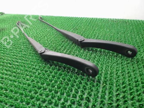 Used Front windshield wiper arm DACIA DUSTER (HS_) 1.5 dCi (HSMC) (107 hp) 22084017