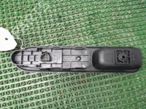 Interrupteur de vitre avant droite PEUGEOT 307 Break (3E) 2.0 HDi 135 (136 hp) 22078934