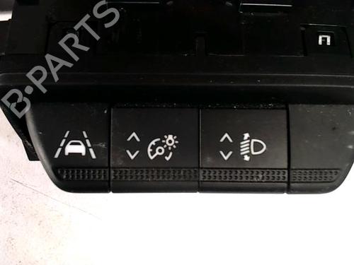 switch-renault-clio-v-b7_-2019-26296230 main image